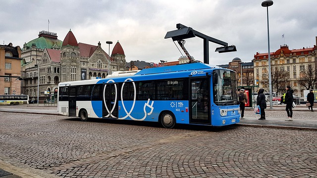 Elektryczny autobus na ulicach Sieradza