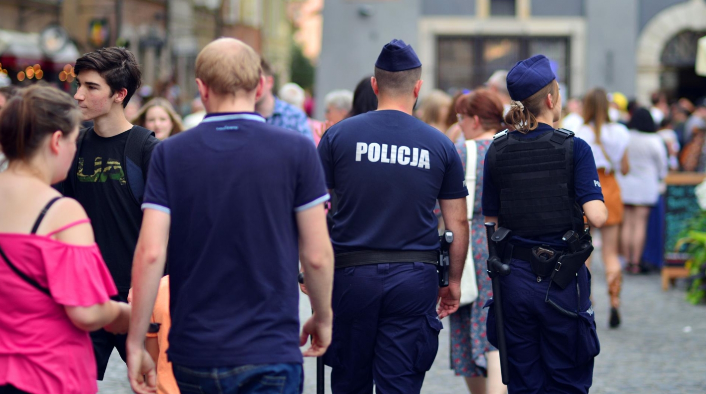 Wielka empatia sieradzkich policjantów: Bezinteresowna pomoc dla seniora