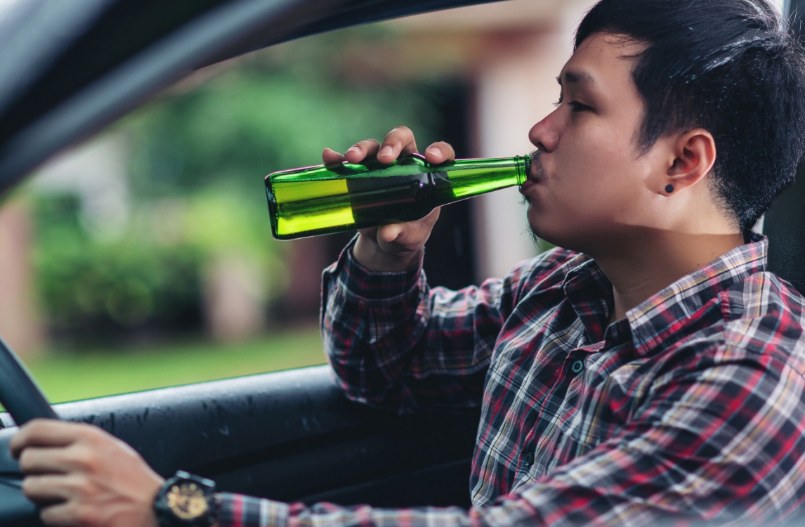 Niedzielna noc z policją: Kierowca Toyoty złamał zakaz sądowy i prowadził auto pod wpływem alkoholu